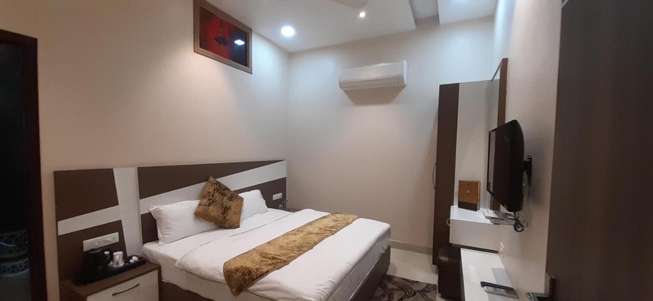 Amor Hotel Gangānagar Екстериор снимка